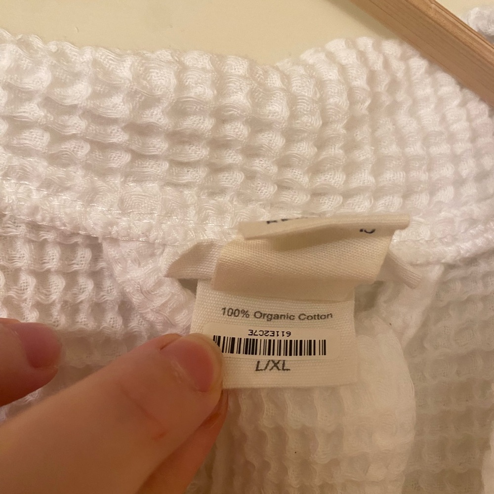 Coyuchi Classic White Textured Robe - Picture 3 of 5